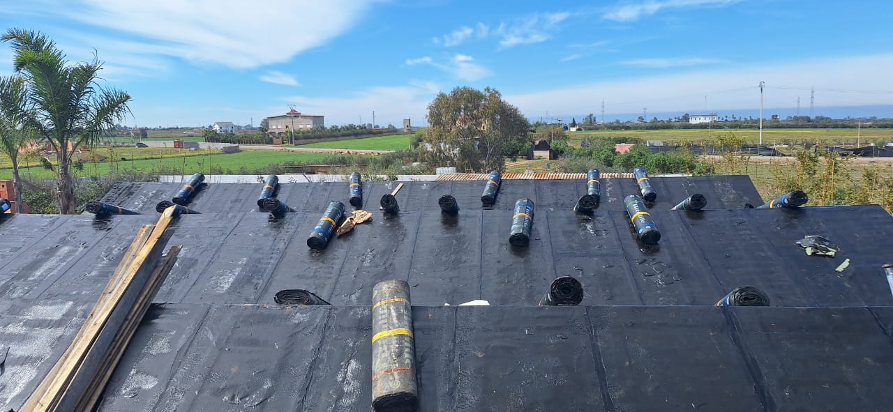 Étanchéité de toiture terrasse avec relevés en bitume Maroc - Sofitrap