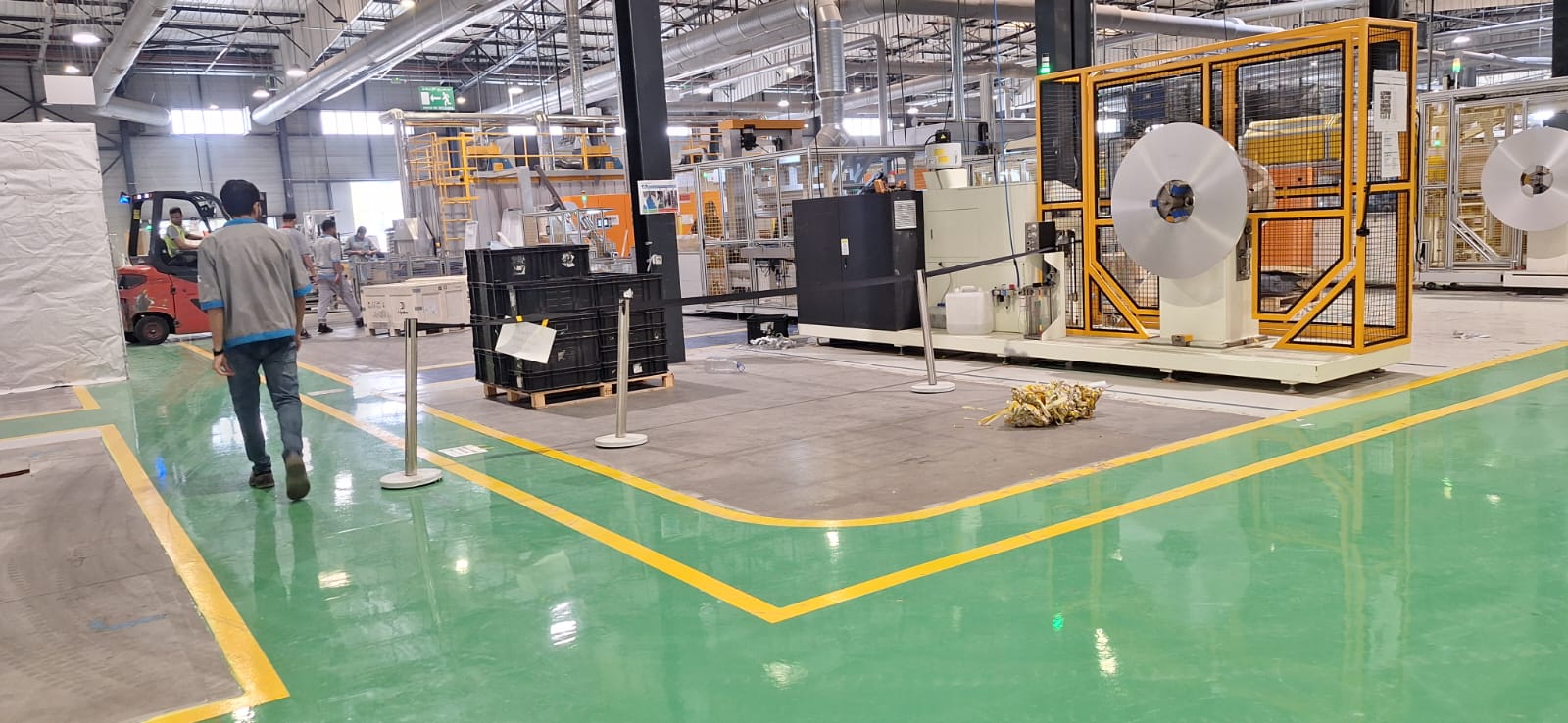 Revêtement époxy industriel autour des machines de production XIEZHONG au Maroc - Sofitrap