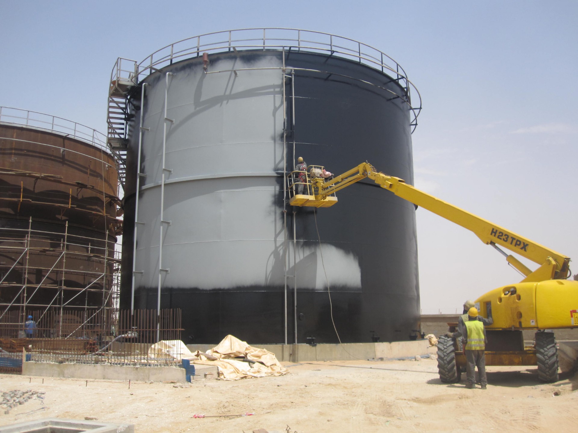 Peinture de protection sur cuve industrielle métallique Maroc - Sofitrap